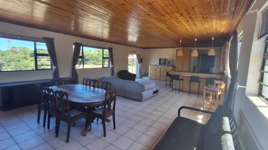 To Let 5 Bedroom Property for Rent in Humansdorp Eastern Cape